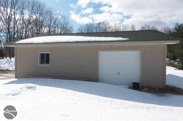 2816 North Reynolds Road Interlochen, MI 49643 - Photo 13 of 31 1743754-12.JPG