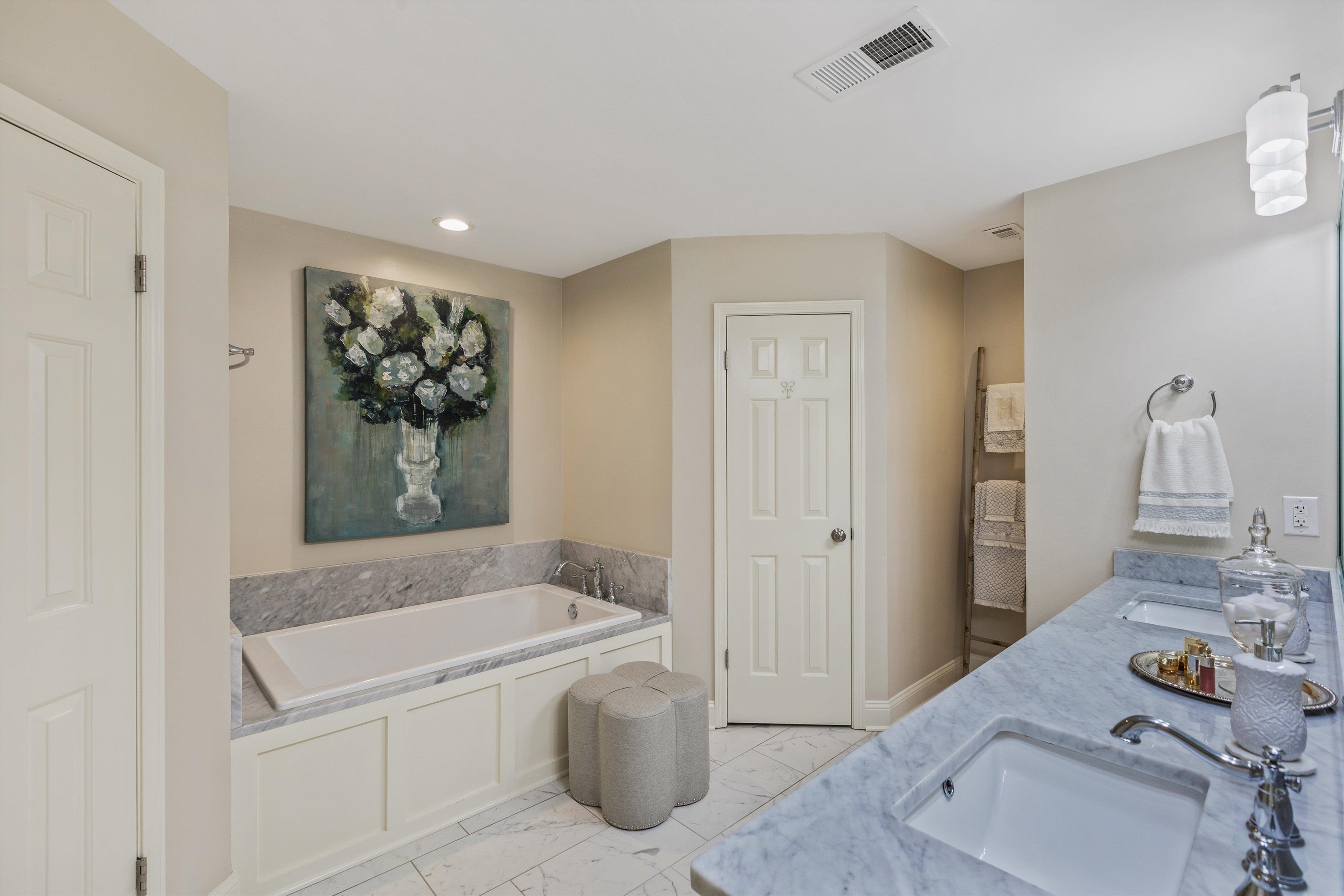 560 Silverman Drive Collierville, TN 38017 - Photo 15 of 31 a bathroom with a sink toilet and shower