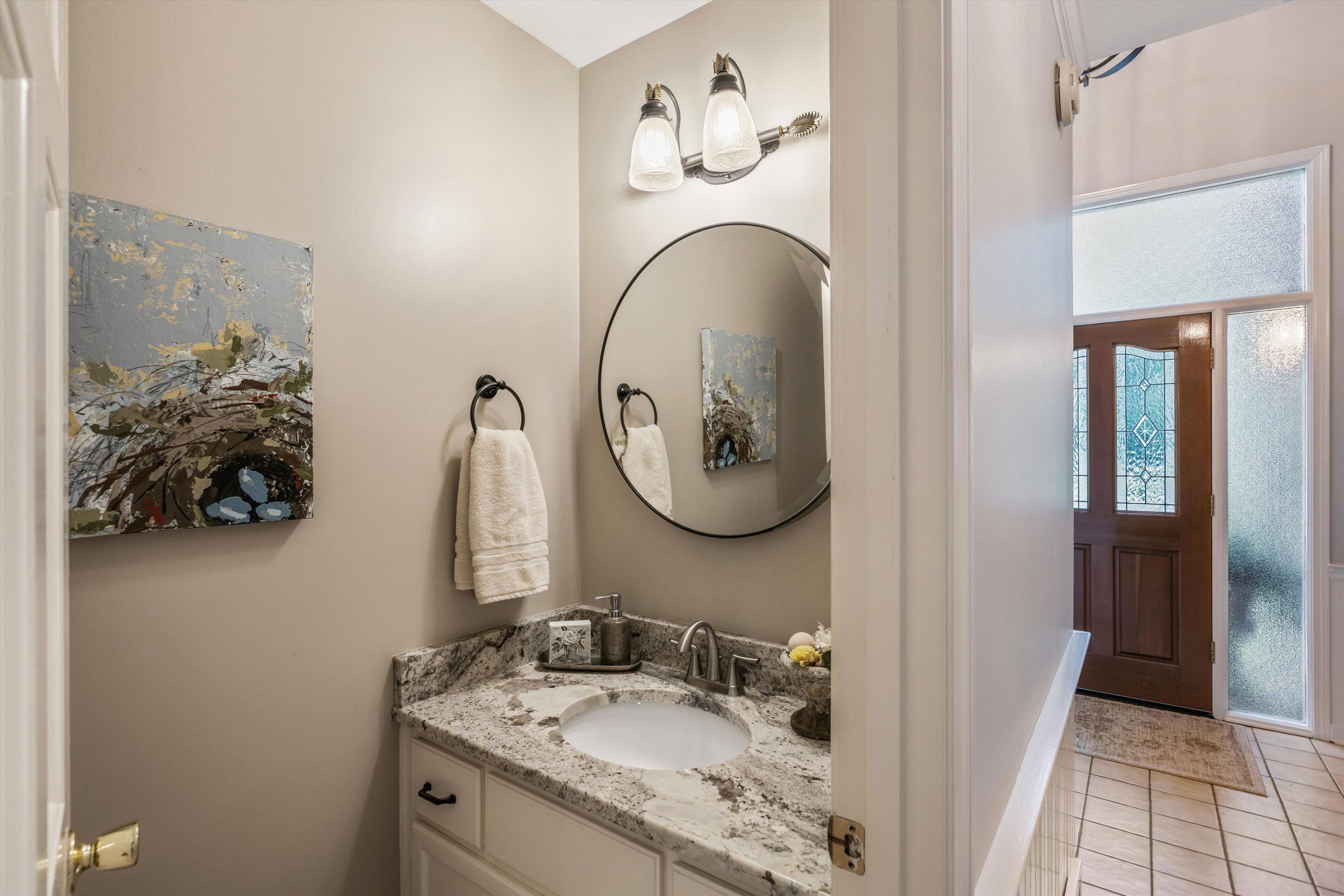560 Silverman Drive Collierville, TN 38017 - Photo 17 of 31 a bathroom with a sink and a mirror