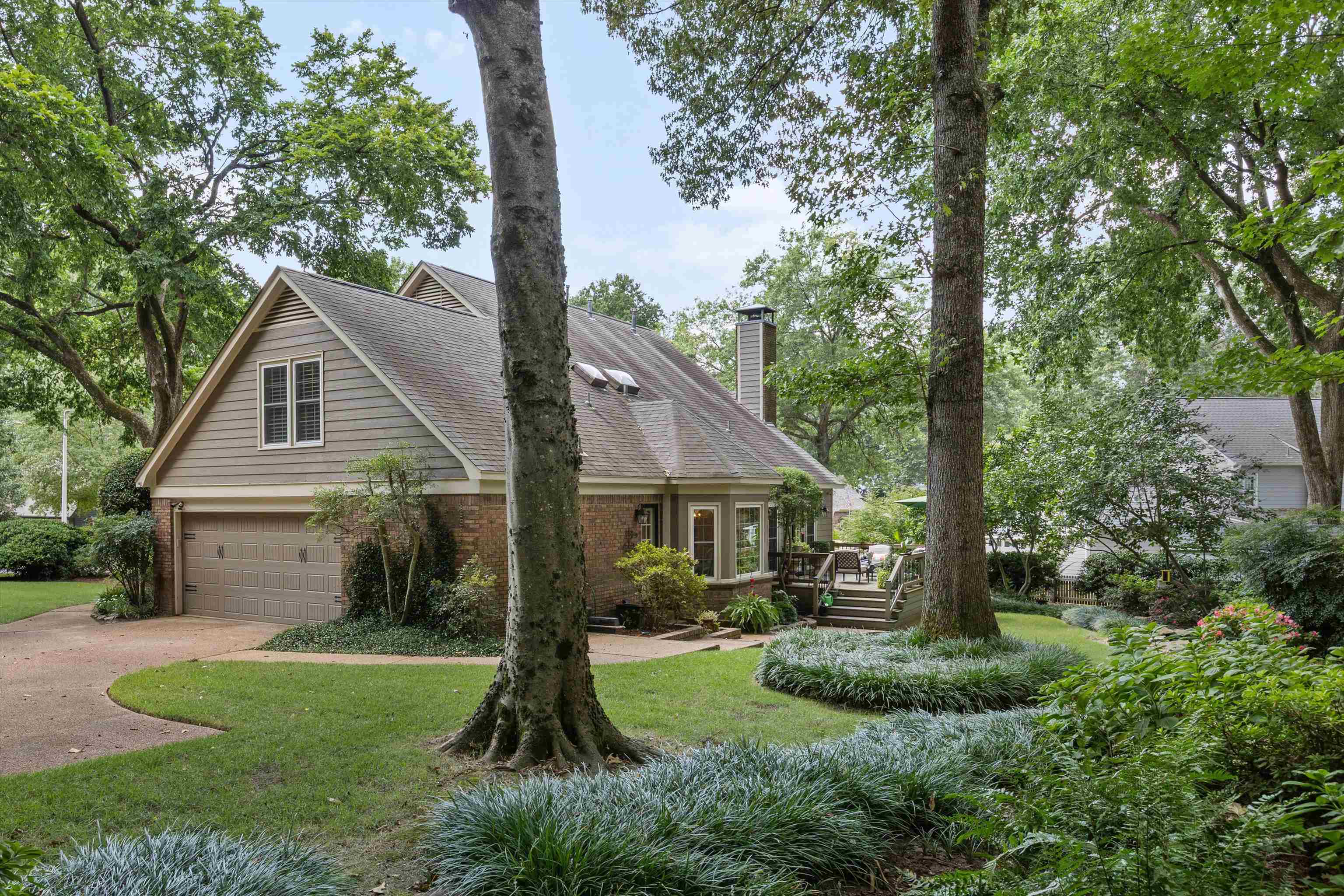 560 Silverman Drive Collierville, TN 38017 - Photo 28 of 31 a front view of a house with a yard