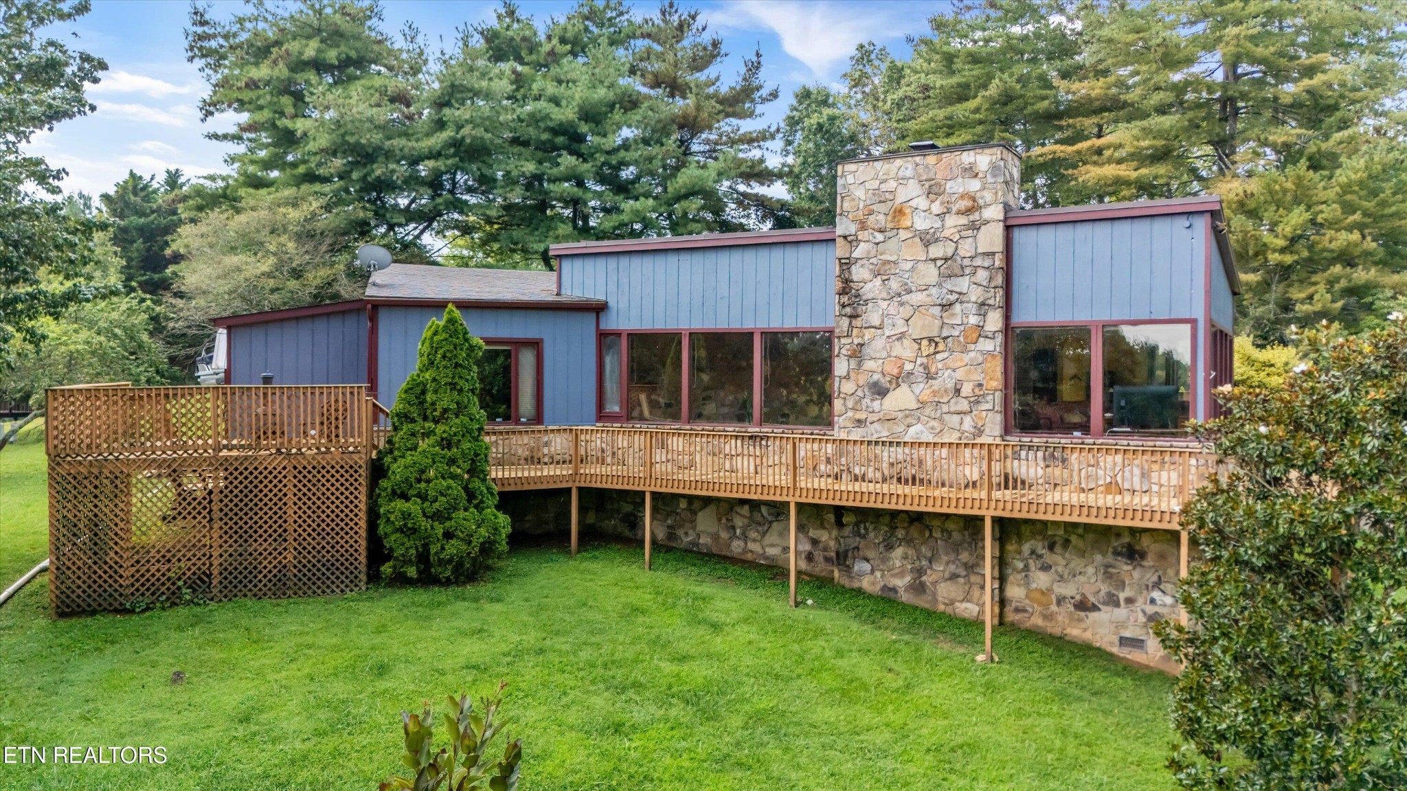411 Orchard Knob Road Clinton, TN 37716 - Photo 1 of 40 Gallery Image 1