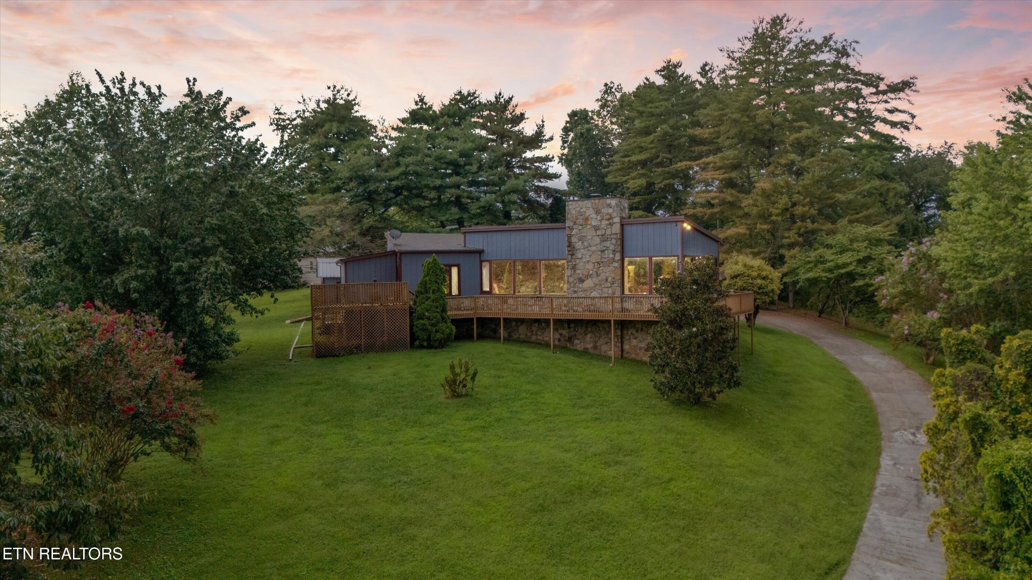 411 Orchard Knob Road Clinton, TN 37716 - Photo 4 of 40 Gallery Image 4