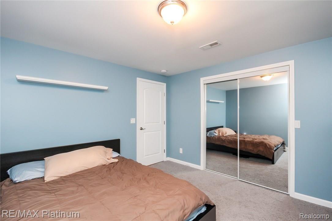 6621 Winans Lake Road Brighton, MI 48116 - Photo 24 of 36 040-Bedroom-3631834-medium.jpg