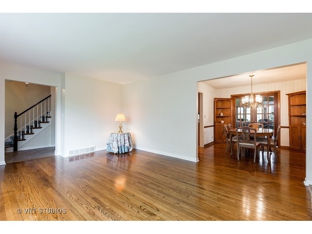 117 Riverside Drive Northfield, IL 60093 - Photo 3 of 25