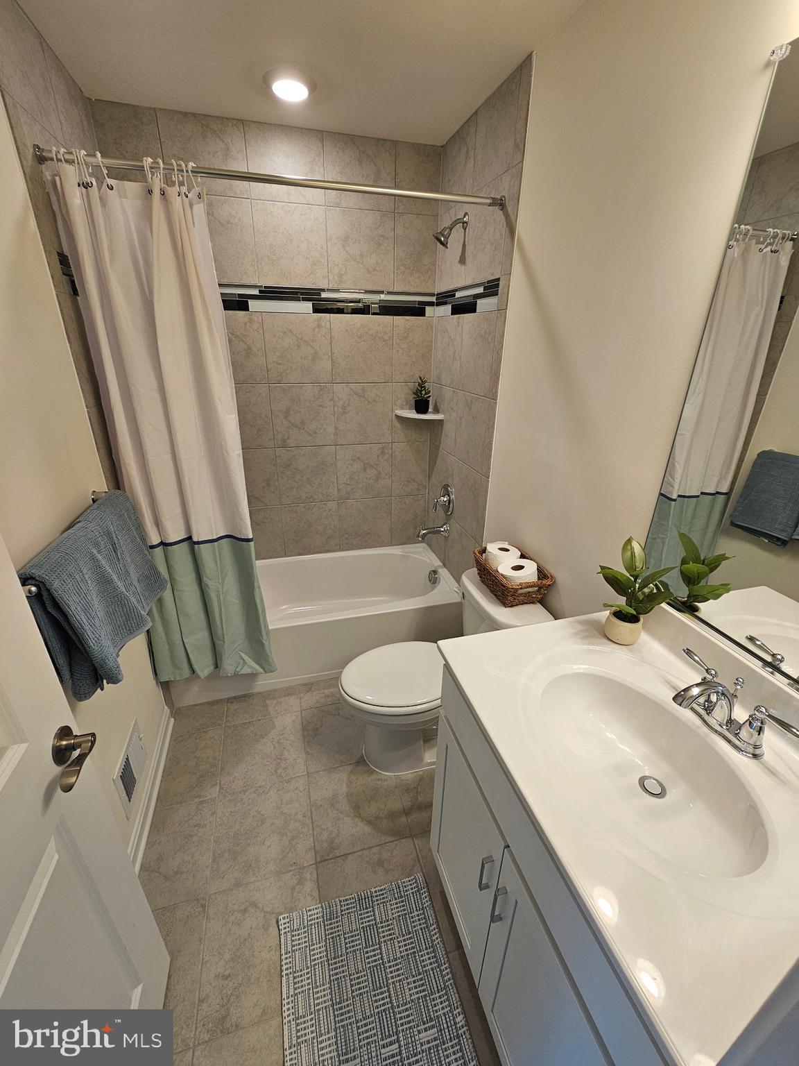 7304 Roxy Run, Unit 8 Clinton, MD 20735 - Photo 19 of 27 a bathroom with a sink and a mirror