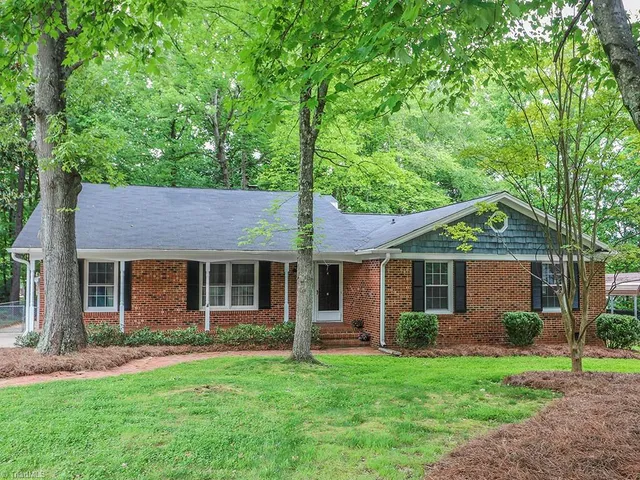 $2,400 | 6 Covent Garden Court, Greensboro, NC 27455