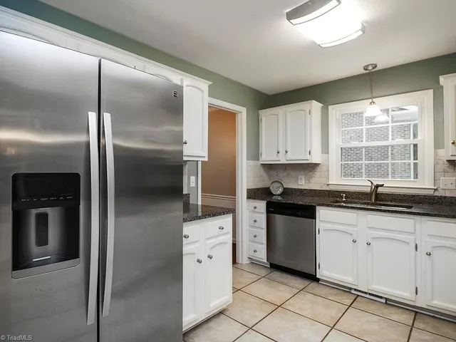 $2,400 | 6 Covent Garden Court, Greensboro, NC 27455