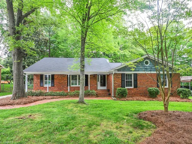 $2,400 | 6 Covent Garden Court, Greensboro, NC 27455