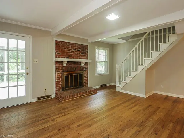 $2,400 | 6 Covent Garden Court, Greensboro, NC 27455