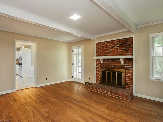 $2,400 | 6 Covent Garden Court, Greensboro, NC 27455