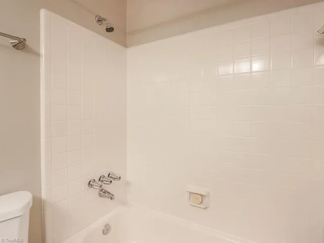 $2,400 | 6 Covent Garden Court, Greensboro, NC 27455