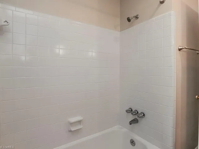 $2,400 | 6 Covent Garden Court, Greensboro, NC 27455