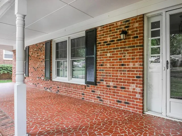 $2,400 | 6 Covent Garden Court, Greensboro, NC 27455