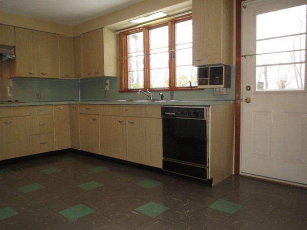 80 Bircham Street Springfield, MA 01104 - Photo 7 of 30 Gallery Image 7