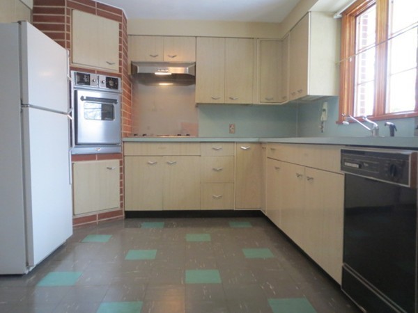 80 Bircham Street Springfield, MA 01104 - Photo 8 of 30 Gallery Image 8