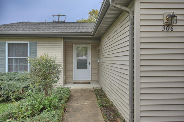 306 Royal Court Champaign, IL 61821 - Photo 6 of 29