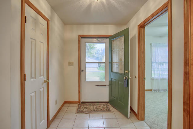 306 Royal Court Champaign, IL 61821 - Photo 8 of 29