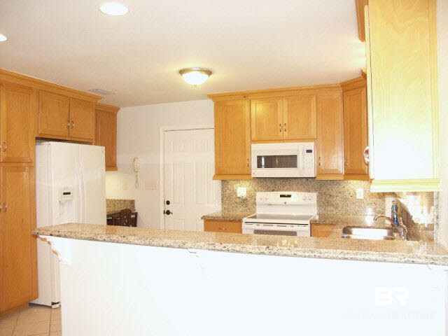 9092 Soldier Creek Road Lillian, AL 36549 - Photo 5 of 19 Kitchen With Bar