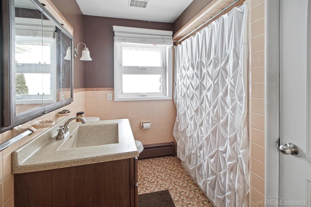 6075 Lynd Road Marlette, MI 48453 - Photo 9 of 30 50103203-8.JPG