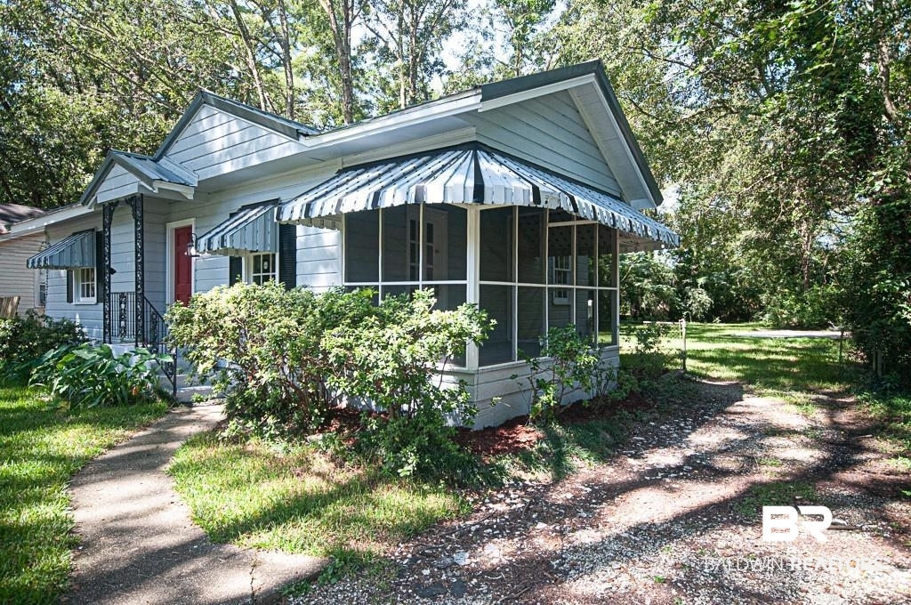 956 Cloverdale Drive Mobile, AL 36606 - Photo 3 of 20
