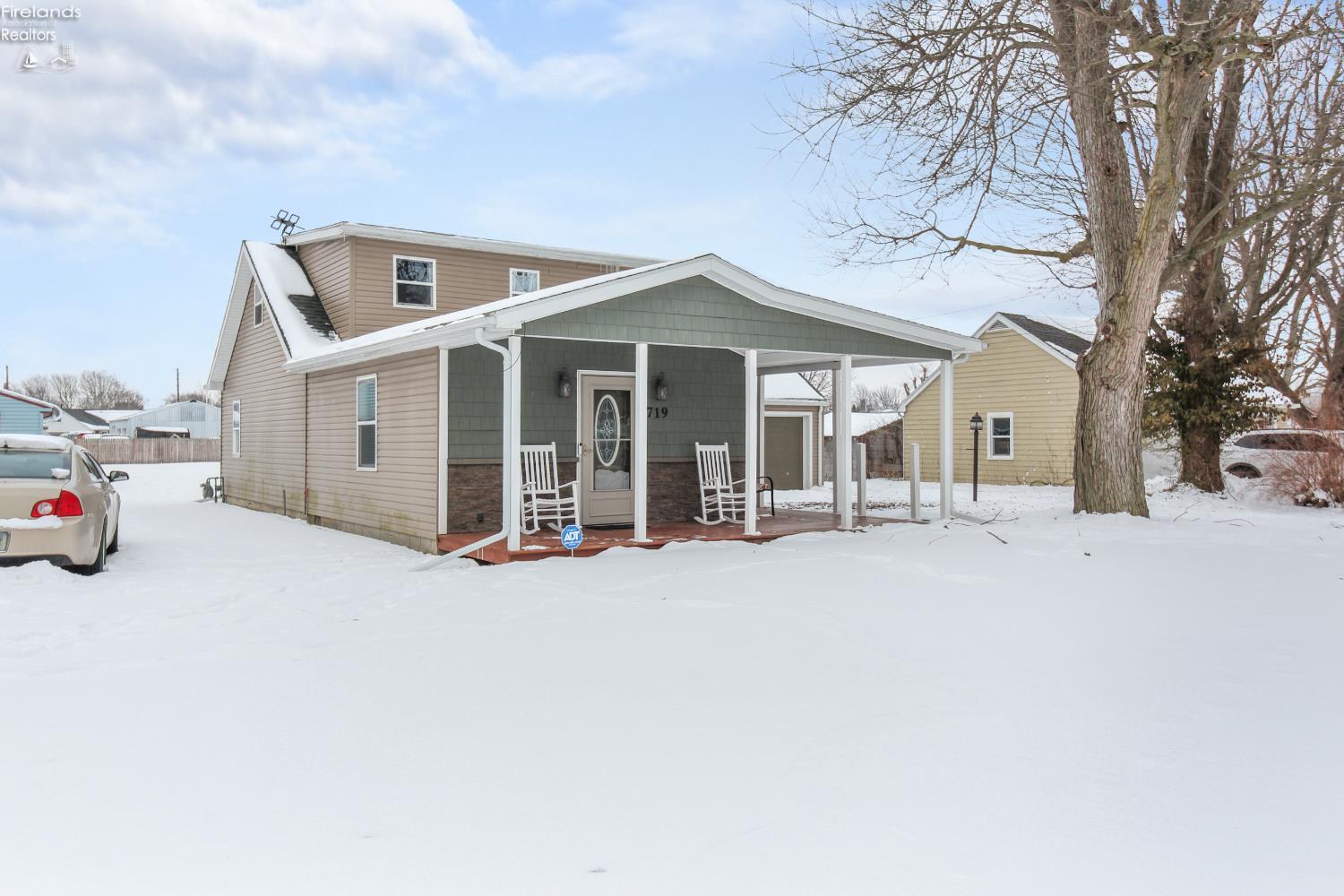 719 Everett Road Fremont, OH 43420 - Photo 3 of 30 Gallery Image 3