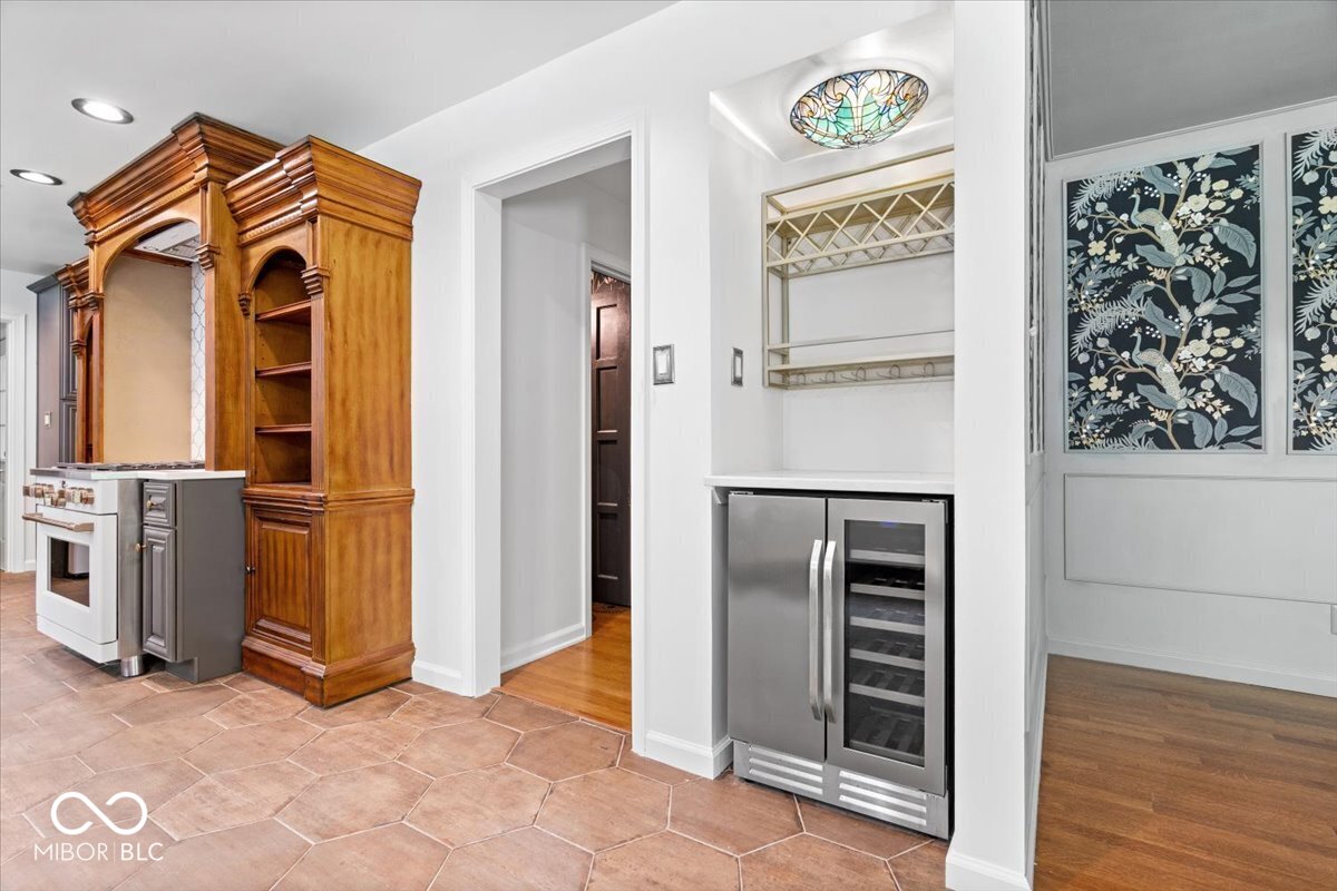 6470 Around The Hills Road Indianapolis, IN 46226 - Photo 12 of 59