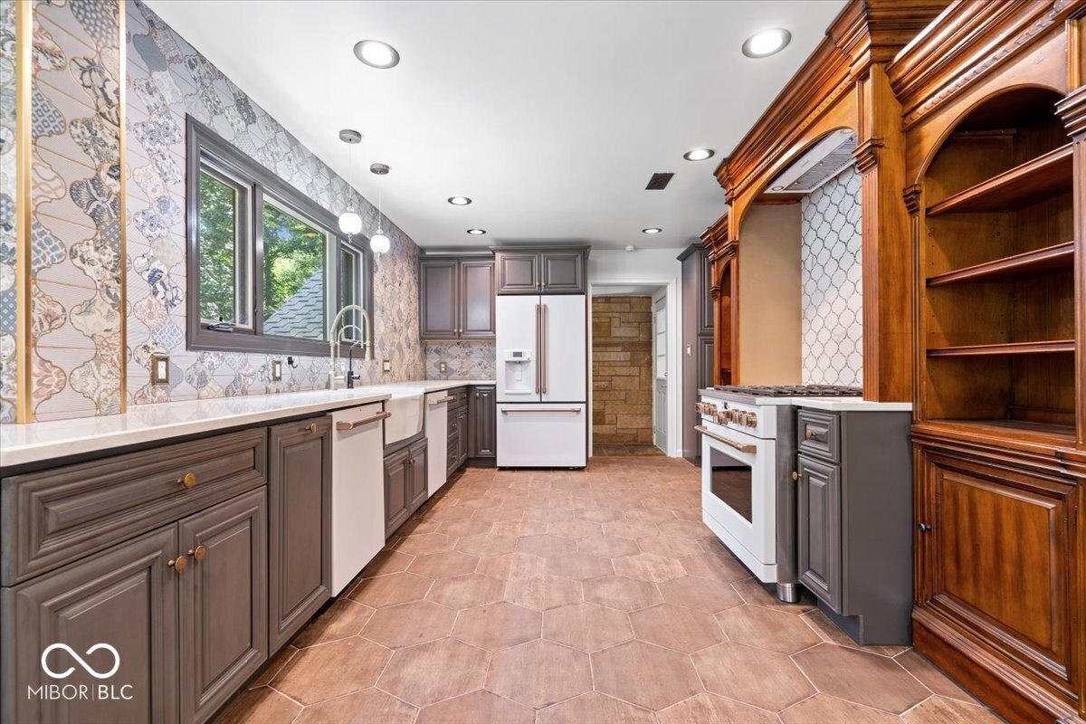 6470 Around The Hills Road Indianapolis, IN 46226 - Photo 8 of 59