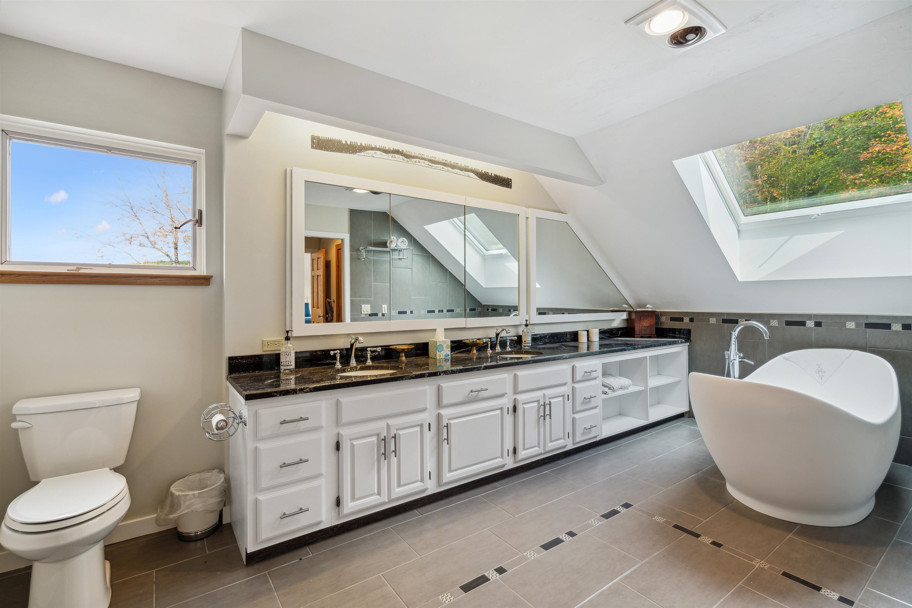 277 Rabbit Run Hartford, VT 05001 - Photo 17 of 40