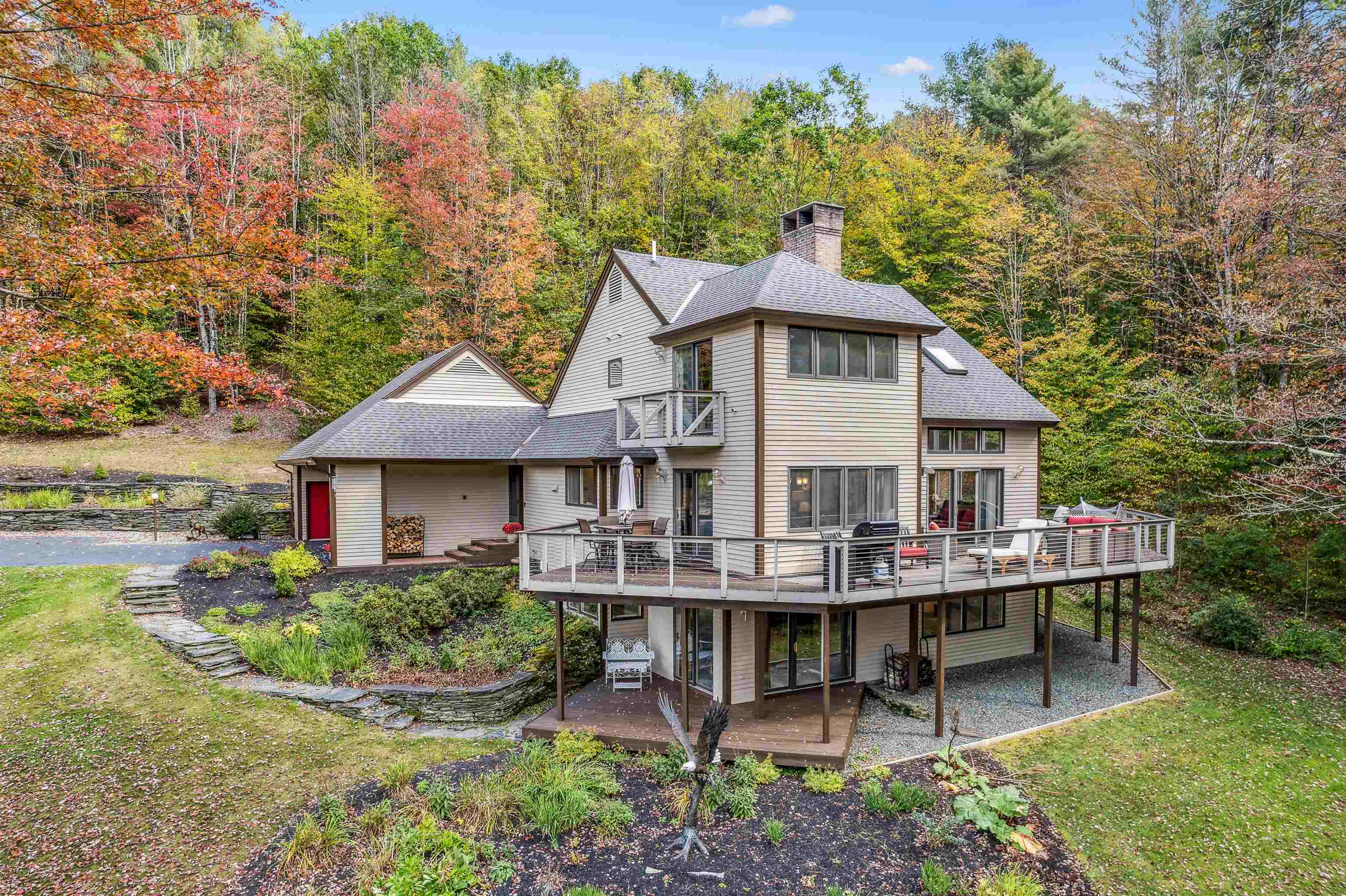 277 Rabbit Run Hartford, VT 05001 - Photo 2 of 40