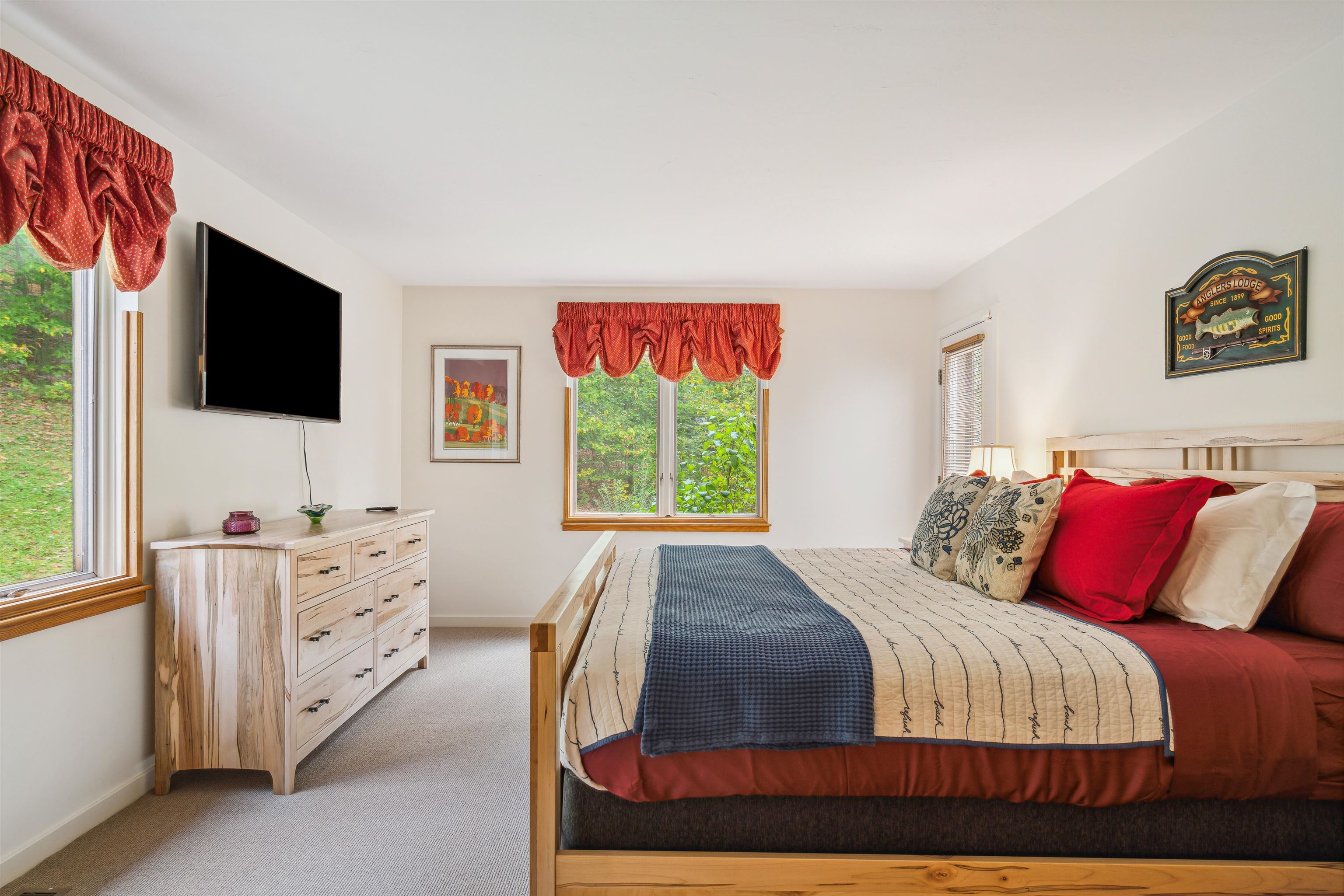 277 Rabbit Run Hartford, VT 05001 - Photo 10 of 40