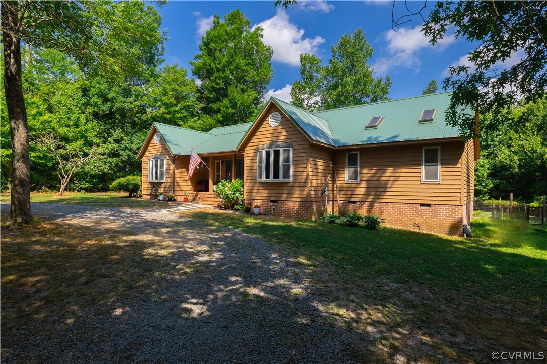 8090 Hungarytown Road Crewe, VA 23930 - Photo 5 of 47 a front view of a house with a yard