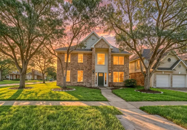 $364,900 | 7823 Autumn Hollow Lane, Houston, TX 77041
