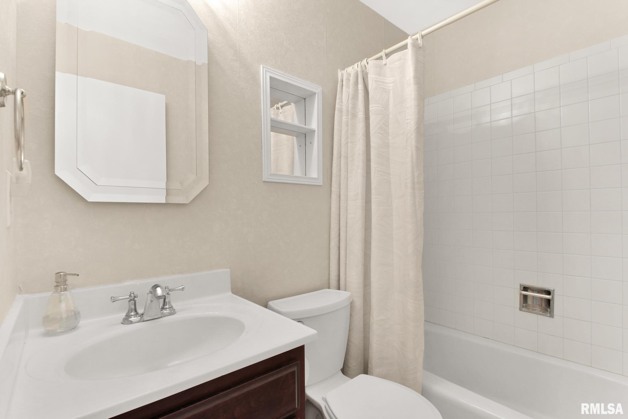 8106 North Blackbridge Road Edwards, IL 61528 - Photo 23 of 38 Gallery Image 23