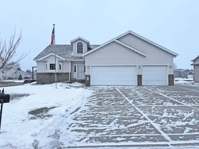 $405,000 | 512 9th Street Northeast, Dilworth, MN 56529