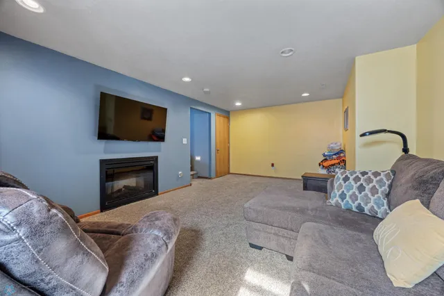 $405,000 | 512 9th Street Northeast, Dilworth, MN 56529