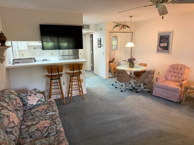 $89,900 | 857 Southeast Mayo Drive, Crystal River, FL 34429