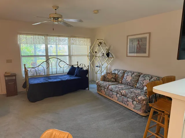 $89,900 | 857 Southeast Mayo Drive, Crystal River, FL 34429