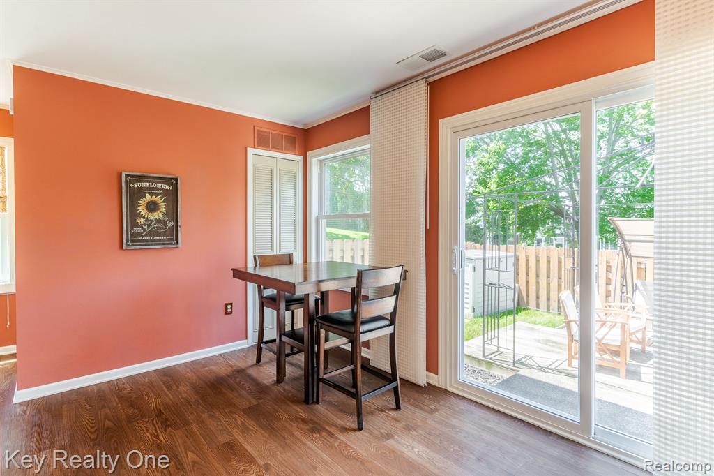 1050 Larson Court Rochester Hills, MI 48307 - Photo 8 of 34
