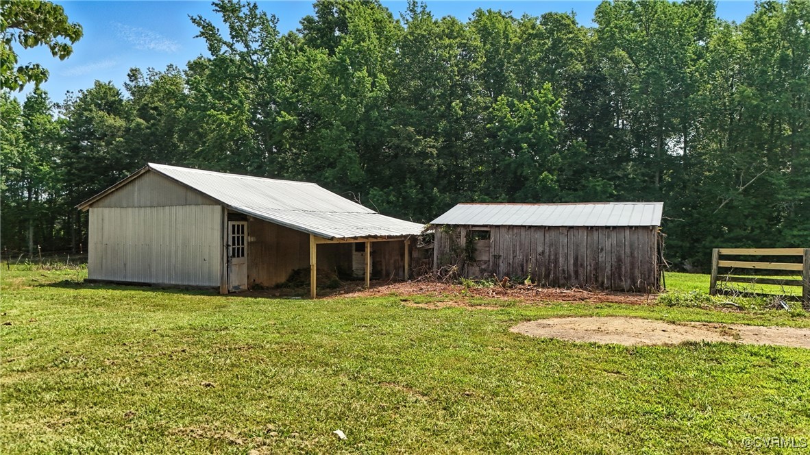 1822 Baughan Road Meherrin, VA 23954 - Photo 36 of 50 a backyard of a house