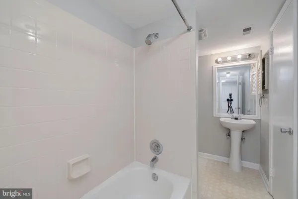 $1,900 | 98 North Bedford Street, Unit A, Arlington, VA 22201