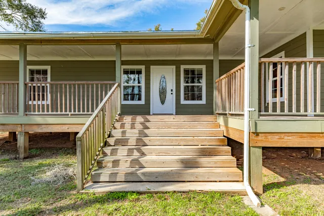 a view of entryway with a front door