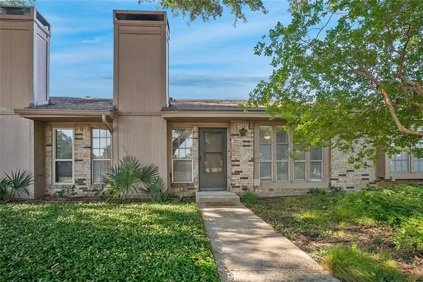 $2,000 | 7520 Highmont Street, Unit 29, Dallas, TX 75230