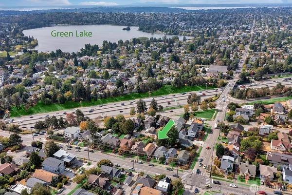 $2,195 | 7911 5th Avenue Northeast, Unit 2, Seattle, WA 98115