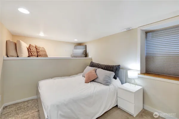 $2,195 | 7911 5th Avenue Northeast, Unit 2, Seattle, WA 98115