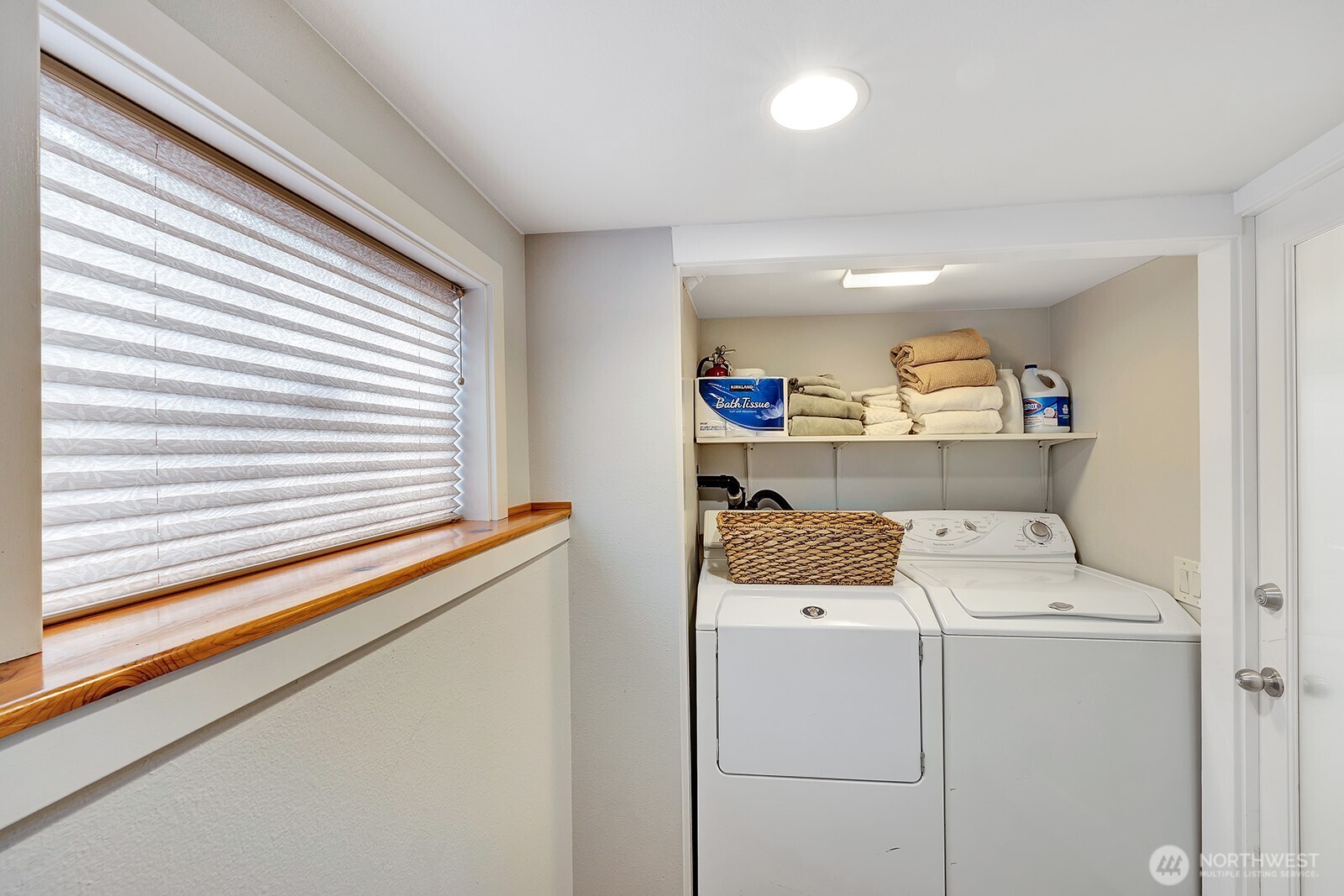 7911 5th Avenue Northeast, Unit 2 Seattle, WA 98115 - Photo 8 of 11 a utility room with dryer and washer