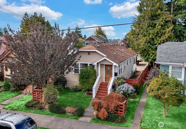 $2,195 | 7911 5th Avenue Northeast, Unit 2, Seattle, WA 98115