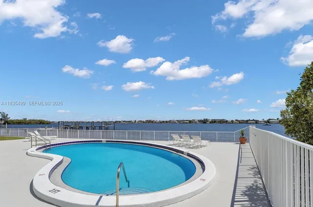 $175,000 | 301 Croton Avenue, Unit 203, Lantana, FL 33462