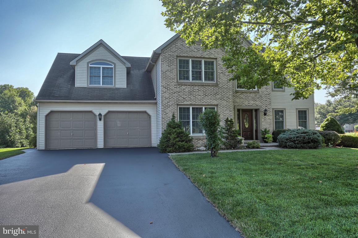 527 South Locust Street Lititz, PA 17543 - Photo 1 of 35