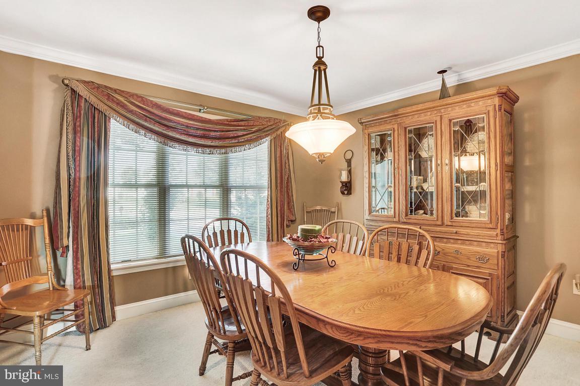 527 South Locust Street Lititz, PA 17543 - Photo 4 of 35
