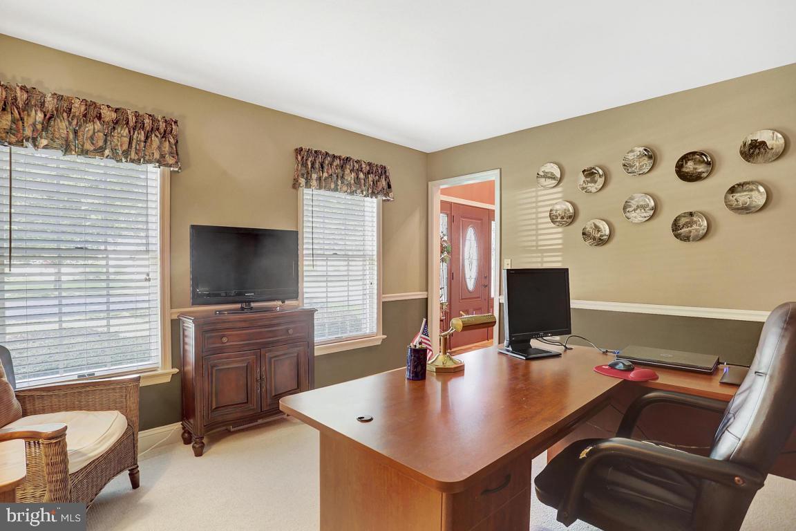 527 South Locust Street Lititz, PA 17543 - Photo 7 of 35